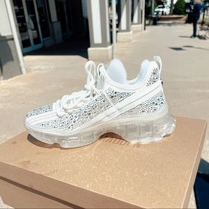 Steve Madden White Maxima Sneakers. Size 8.5 - fits like an 8.